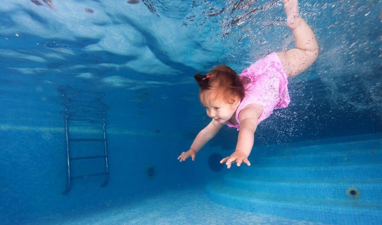 Как научить плавать ребенка